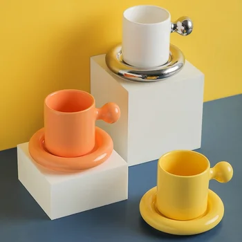 Проста творческа и жизнена сила на яйчен жълтък керамична чаша и чинийка разход на набор от началната чаша за закуска офис чашата за кафе с чинийка чаена чаша